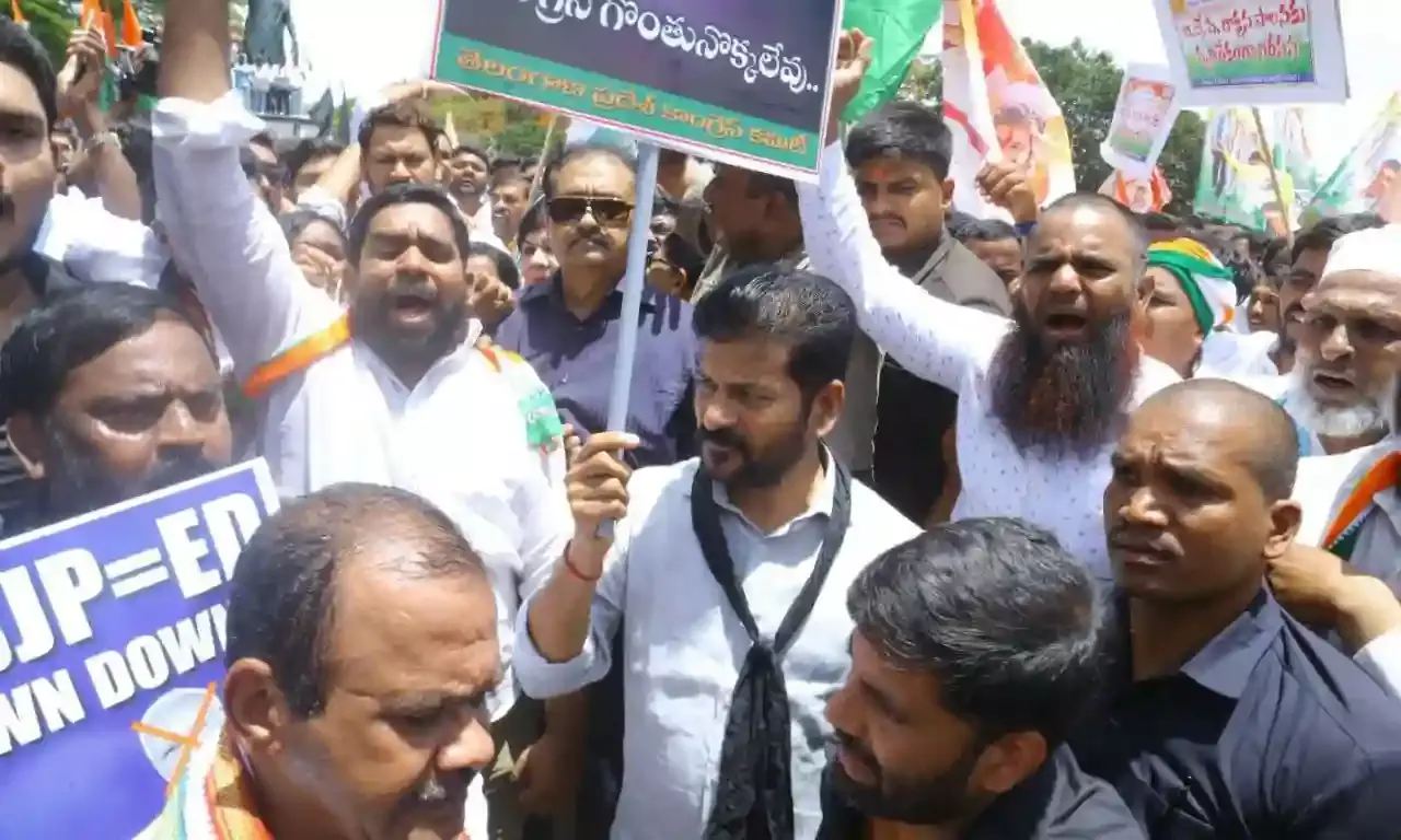 TS Congress protests EDs summons to Rahul Gandhi; calls ED BJPs puppet