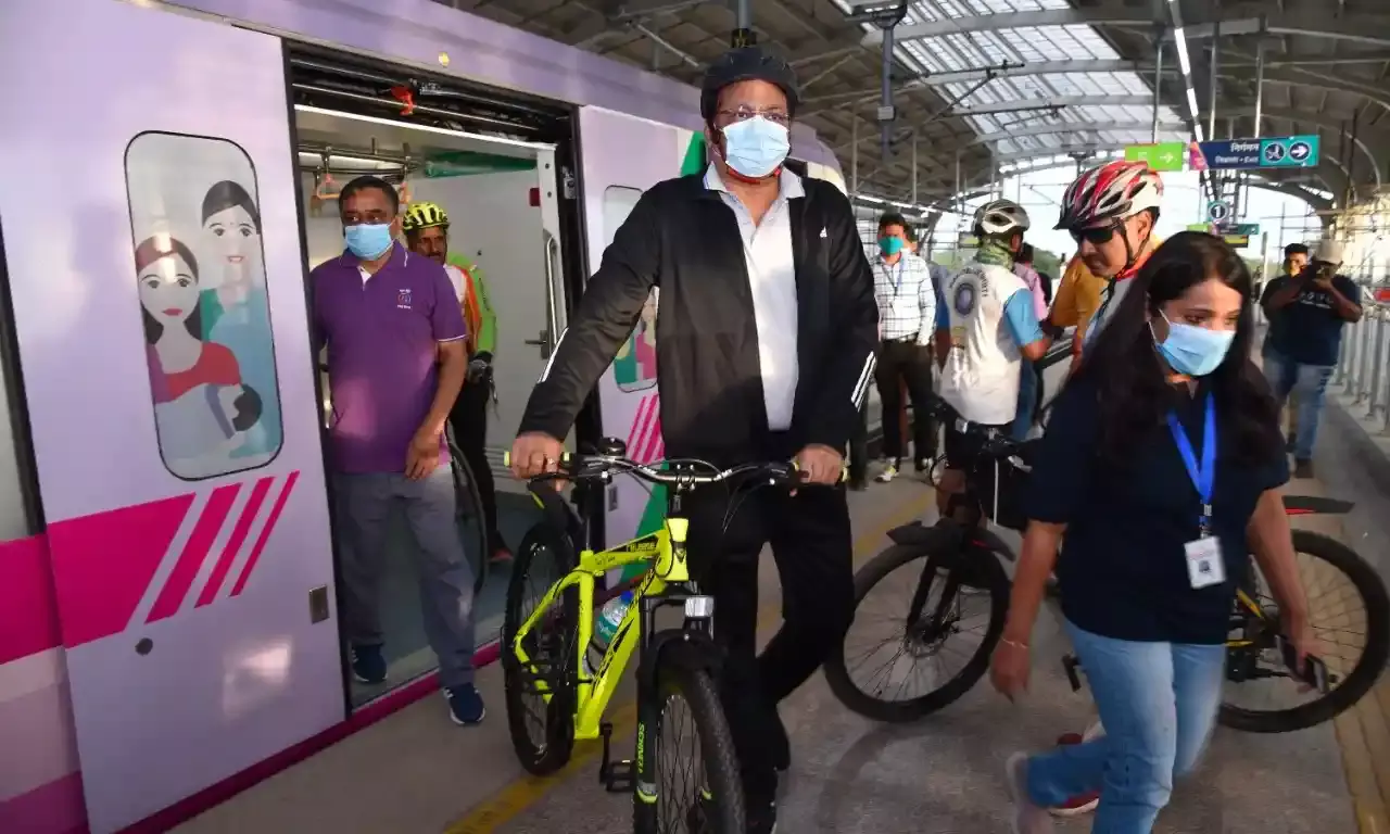 City cyclists demand bicycles be allowed in Metros; officials cite space issues