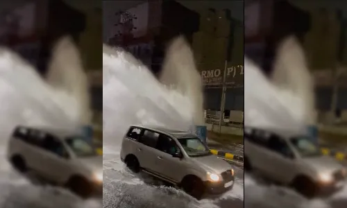 Heavy rains lash Hyderabad; power supply snapped, roads inundated