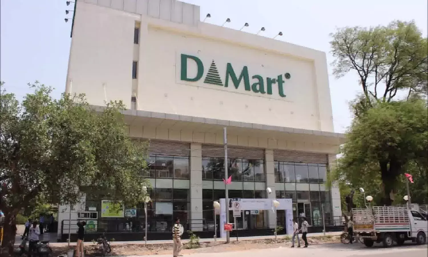 Hyderguda D-Mart fined Rs.10k for illegal carry bag charge