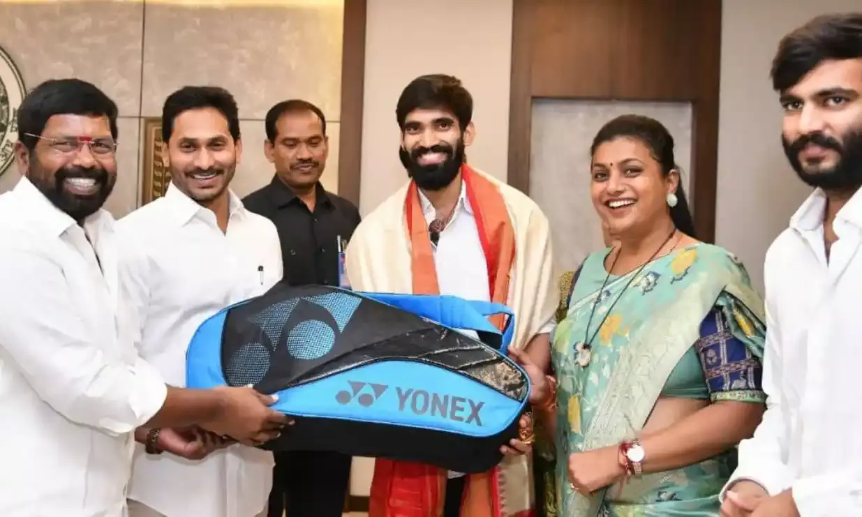 Jagan felicitates ace shuttler Kidambi Srikanth, Deaflympian Sheikh Jafrin