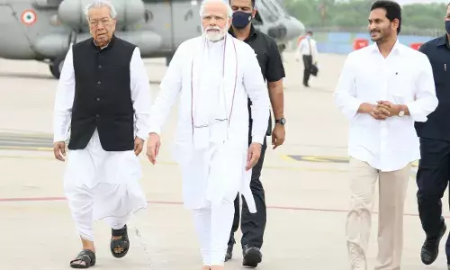 Security breach: Black balloons released by Cong leaders fly close to PMs helicopter