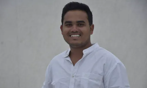 Dad borrowed money for my fees:  Jangaon auto drivers son makes father proud, cracks IFS