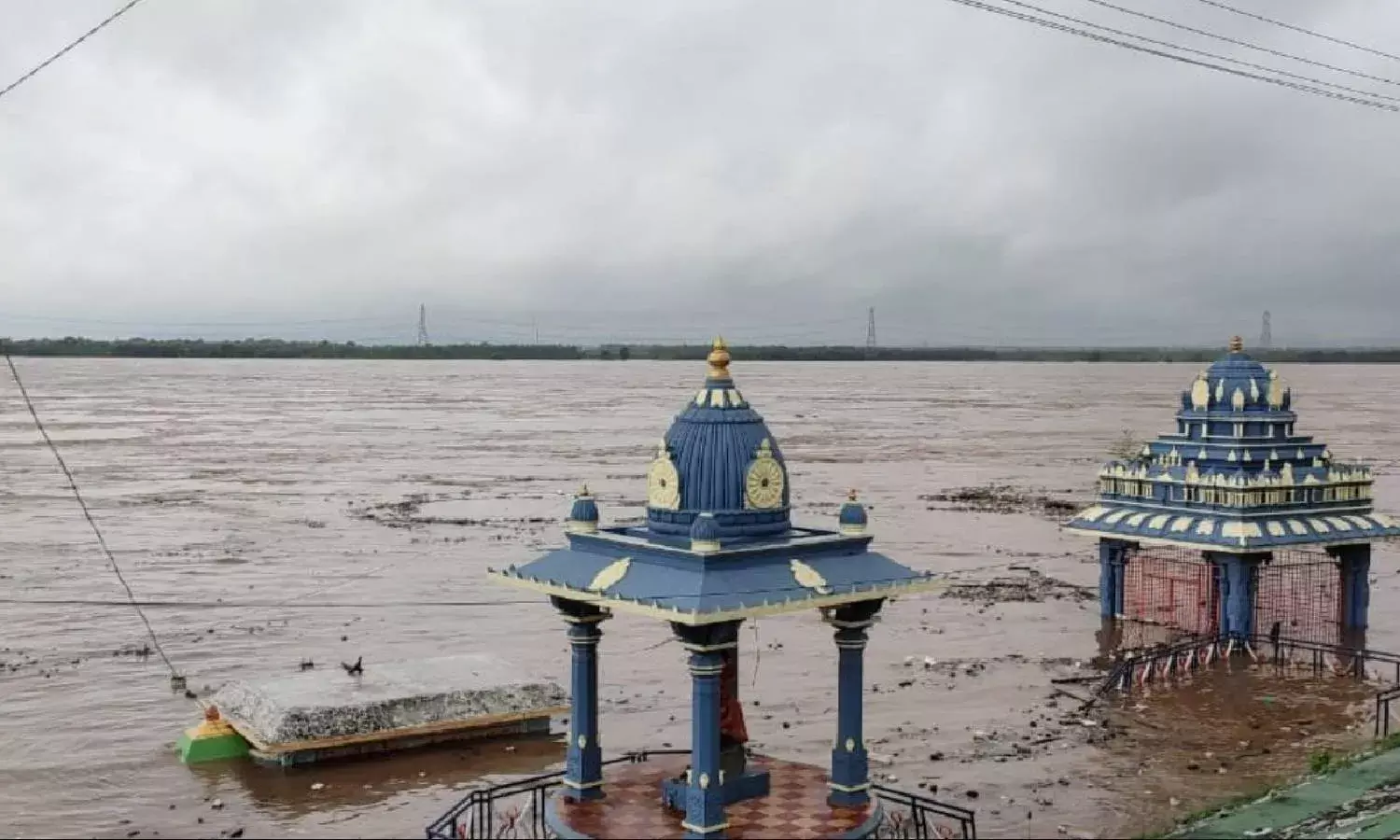 Godavari crosses second warning level in Telanganas Bhadrachalam