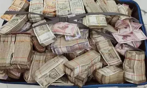 IT seizes Rs 22Cr worth cash, gold from Hyderabad & Bengaluru based realtors