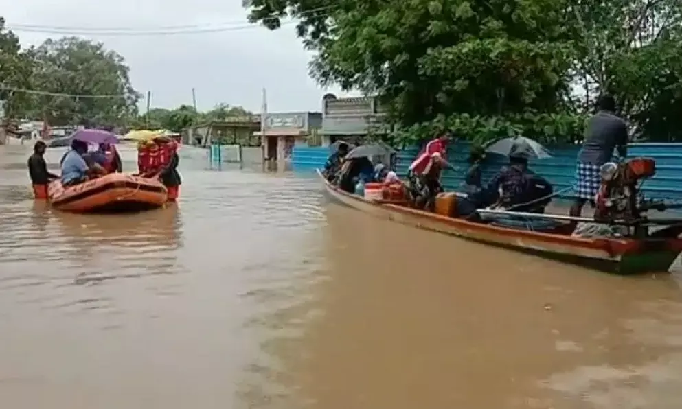 Andhra floods: 15L cusecs water released from Godavari; several Lanka villages submerged