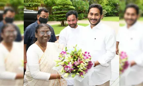Presidential poll:  Draupadi Murmu meets Jagan, seeks his partys support