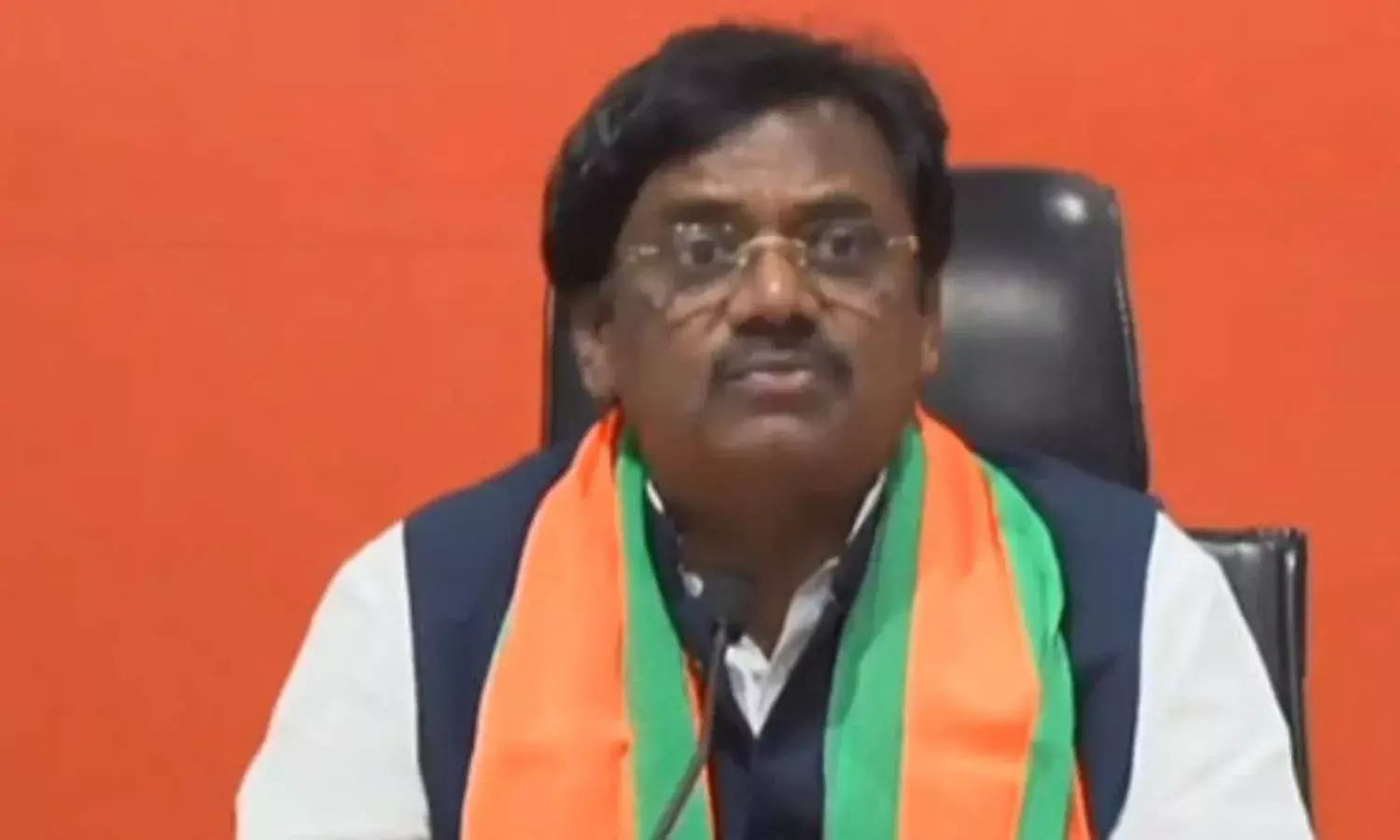 BJP leader Vivek Venkataswamy detained while on his way to Kamareddy