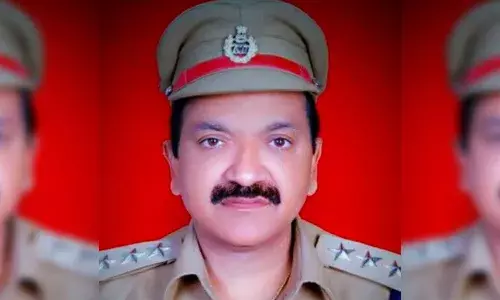 Vikarabad DTO among 8 held; accused demanded Rs 1 Cr, land as `supari