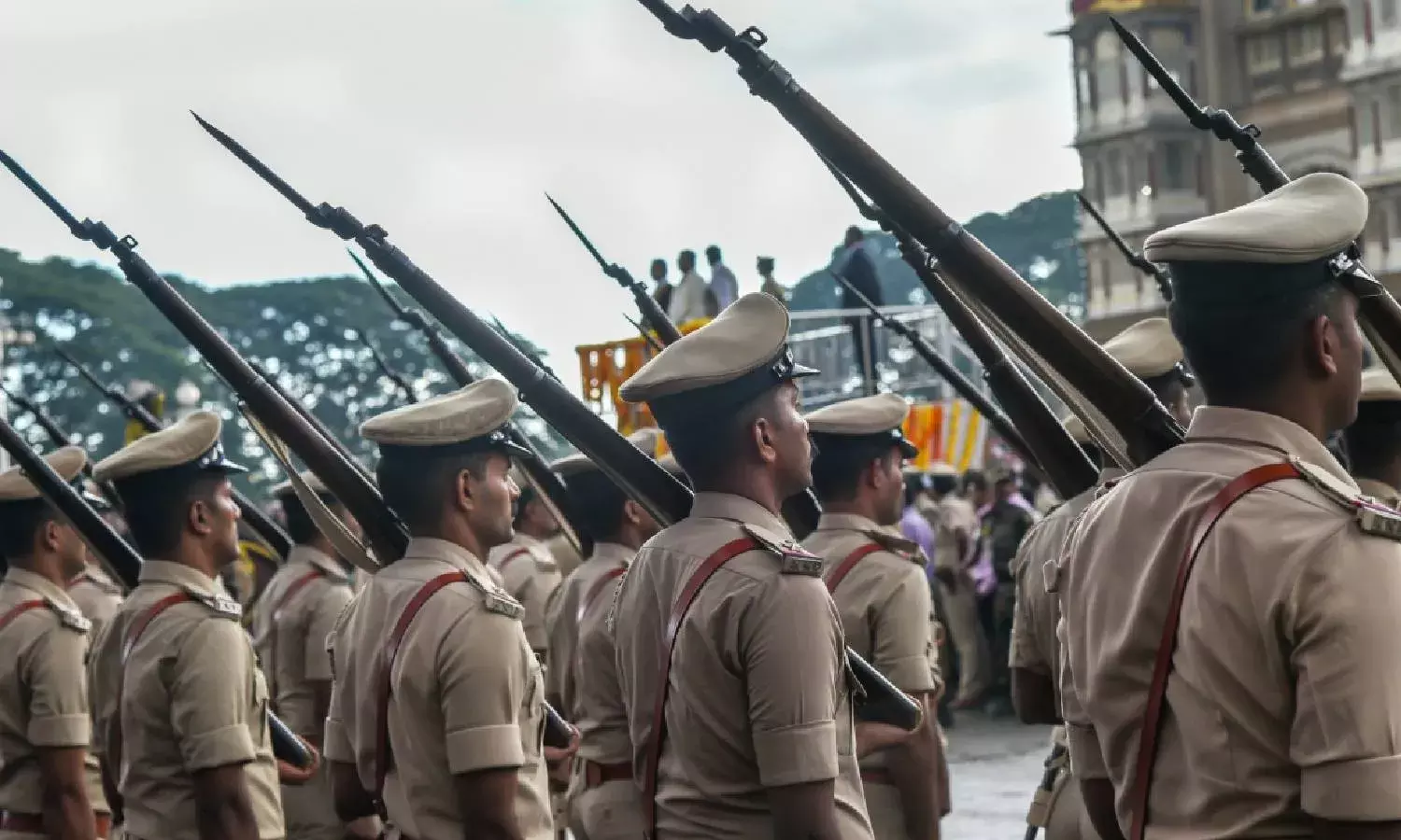 4 TS cops bag Centres Medal for Excellence in Investigation