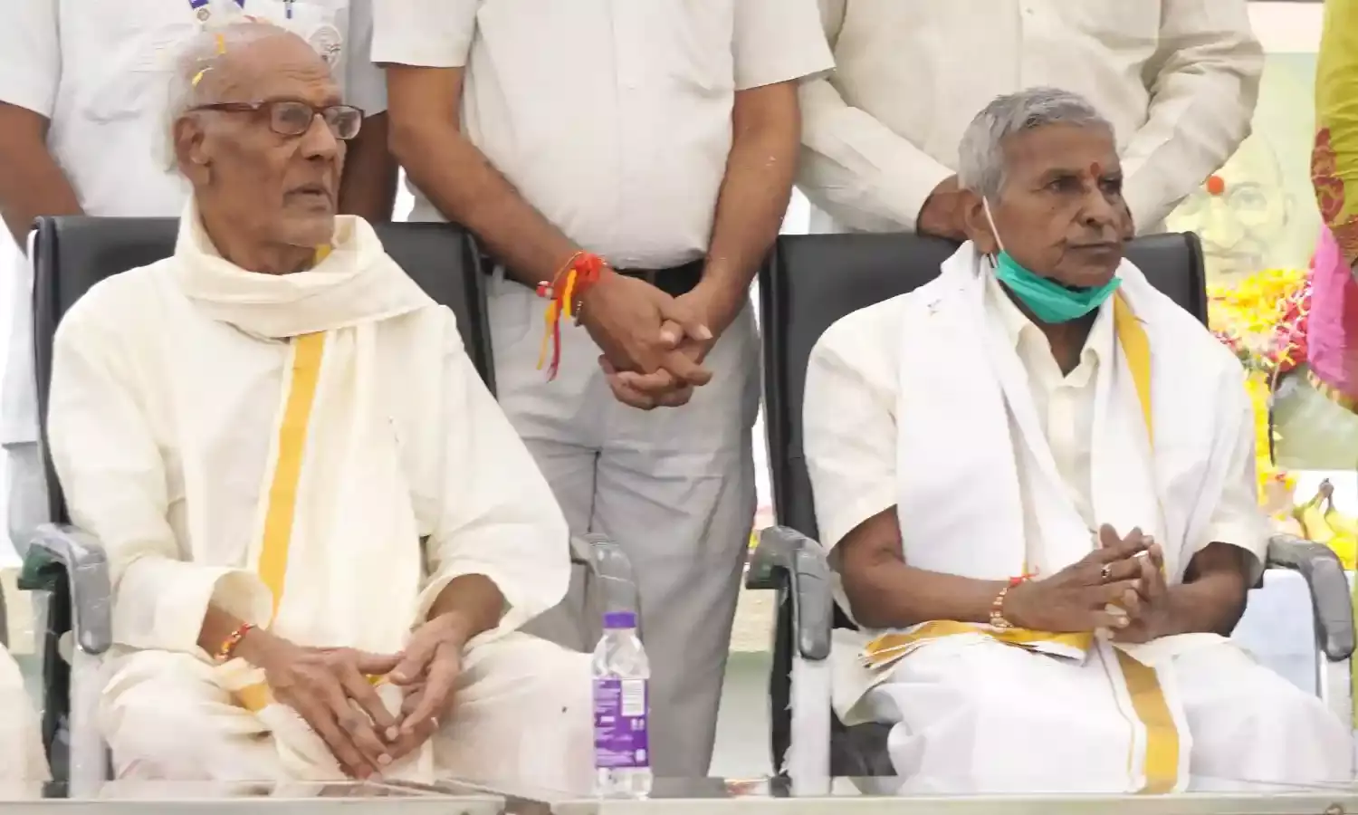 India @75: Two nonagenarian RTC employees turn emotional, unfurl tricolor at Bus Bhavan