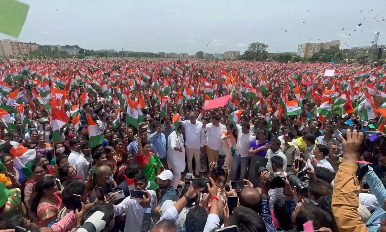 TS comes to a standstill for mass national anthem