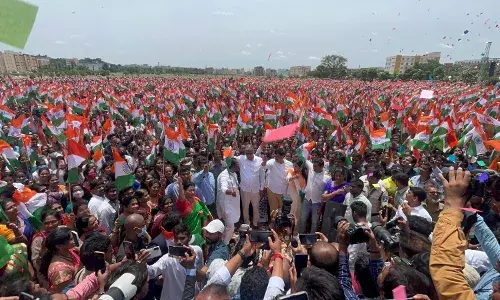 TS comes to a standstill for mass national anthem