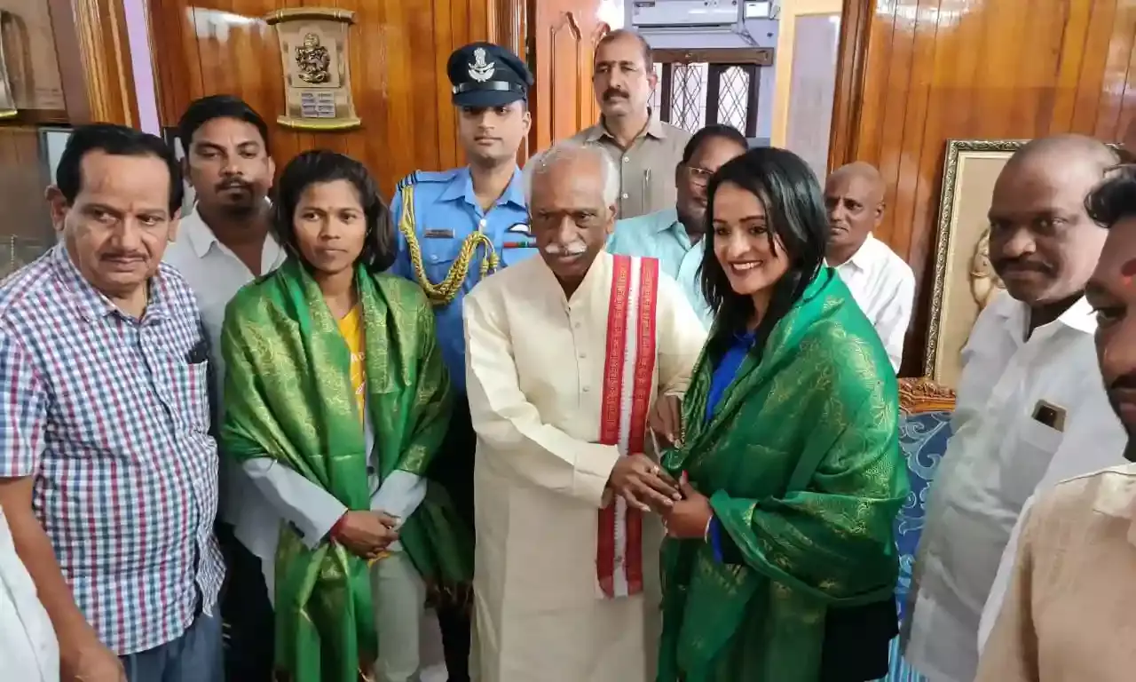 Haryana Guv honours 2 TS women who scaled virgin peak in Ladakh