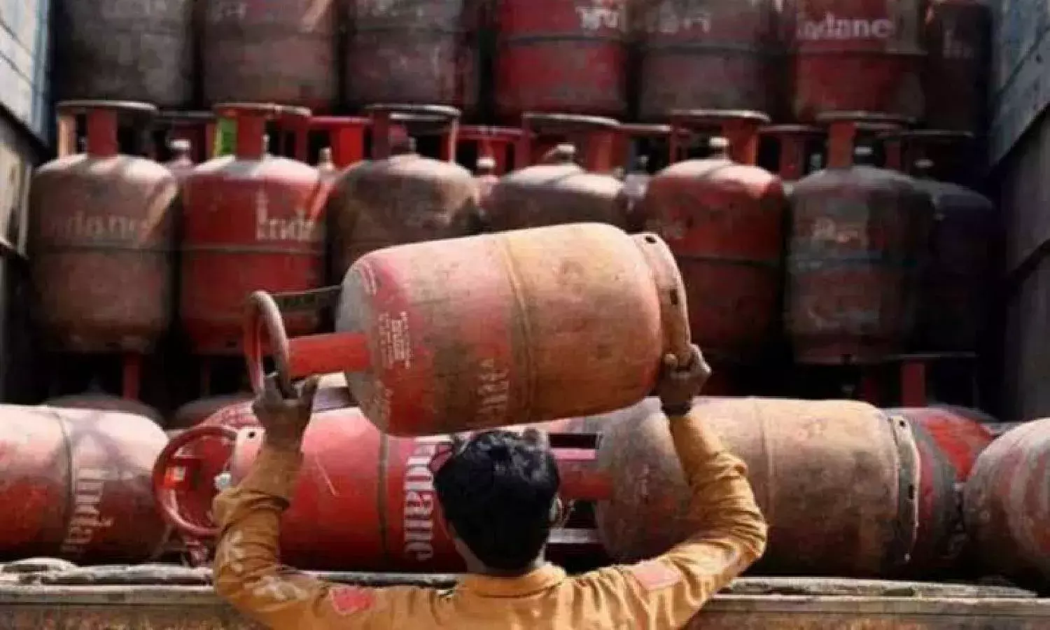 Commercial LPG price slashed by Rs.91.50;  19 kg refill to cost Rs.2,009.5 in Hyderabad