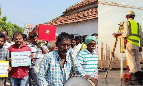 Bihar migrants get aid but not TS Gulf workers? Kin of Gulf dead to KCR