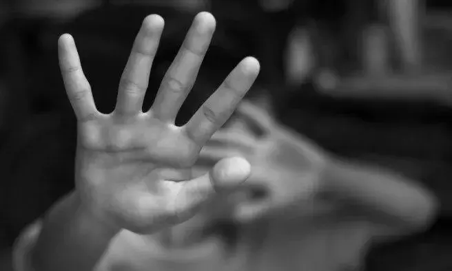 Chemudugunta horror: Man slits 14YO nieces throat, pours acid on her face; held