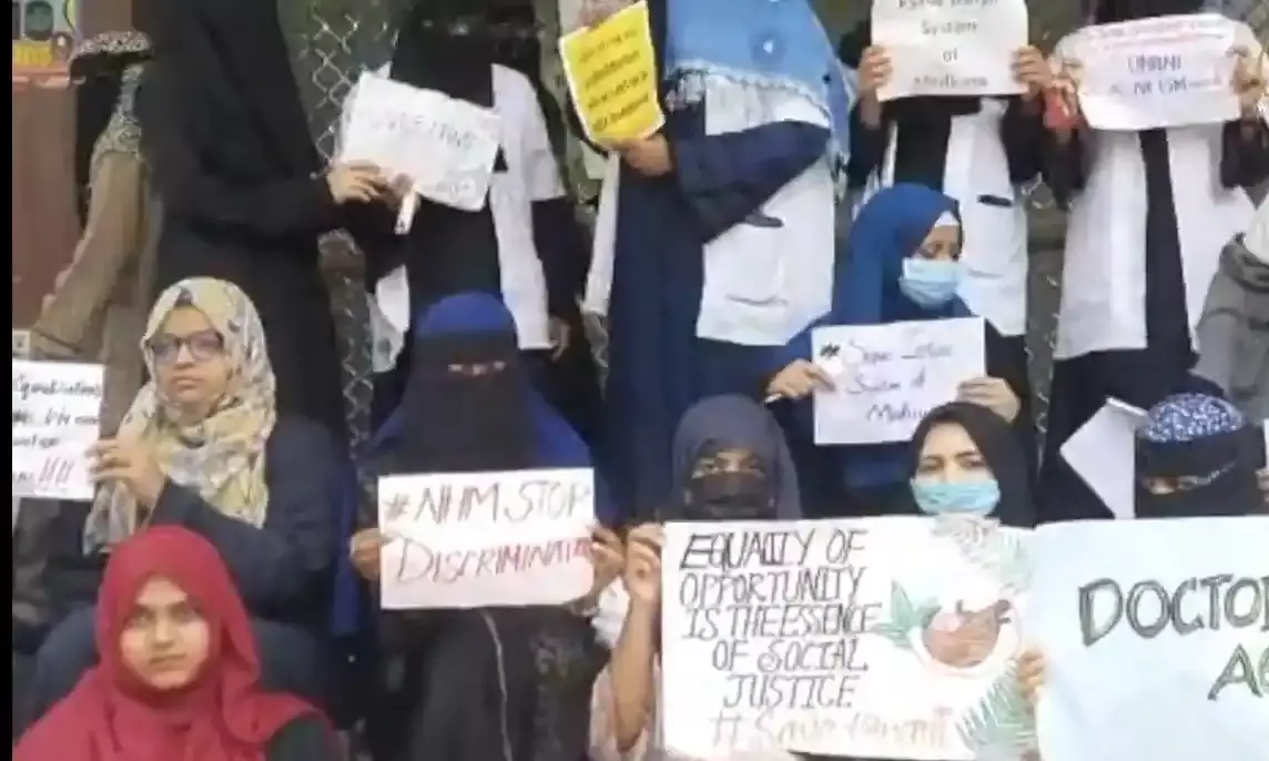 Nizamia Tibbi college docs, students protest govts discriminatory hiring process