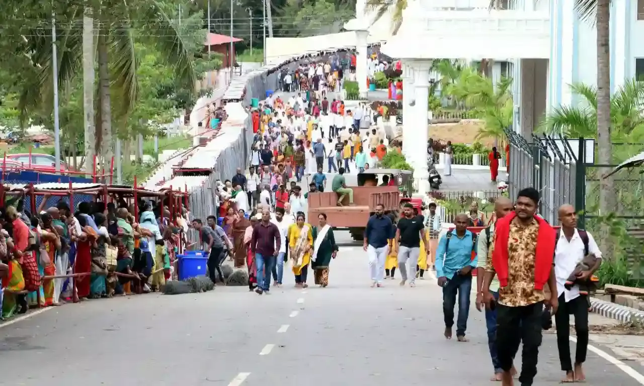 Peratasi Saturday: Huge rush at Tirumala temple; pilgrims wait 30 hours for darshan