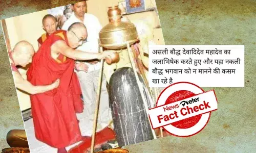 Old image of Dalai Lama worshiping a shivalinga shared with false claim