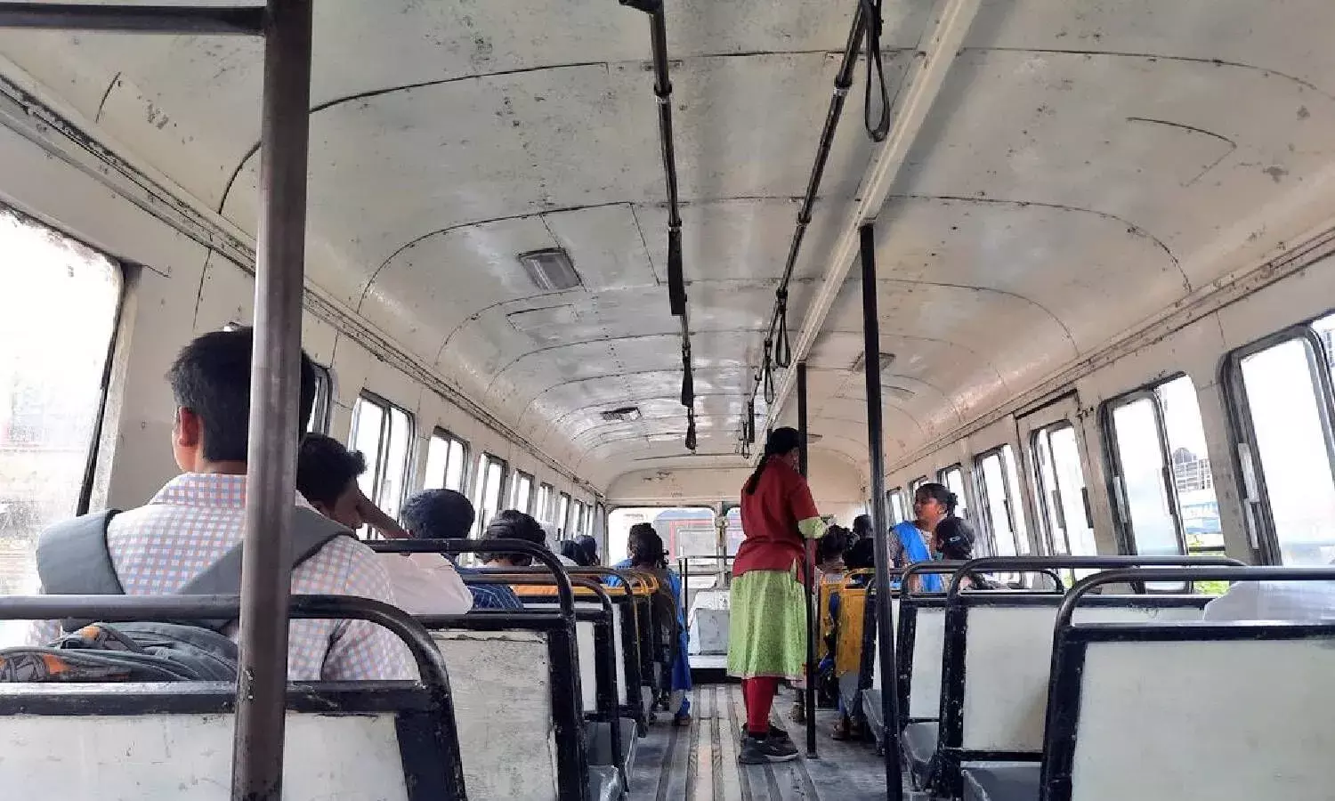 Is TSRTC losing customers?: 45.75% fewer bus passes sold in 2021-22