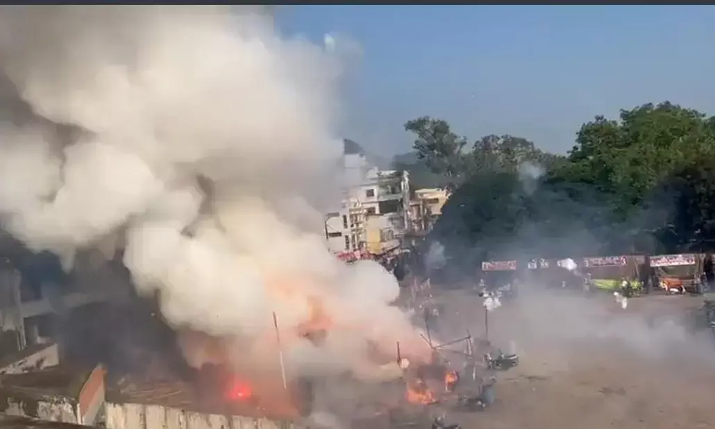 2 killed in fire at cracker shop in Vijayawada; 3 shops gutted