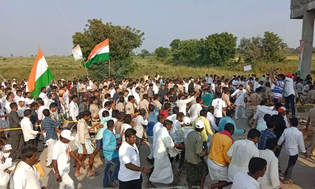 Ground Report: Bharat Jodo Yatra in Telangana: Day 1 sees 20,000 yatris take part