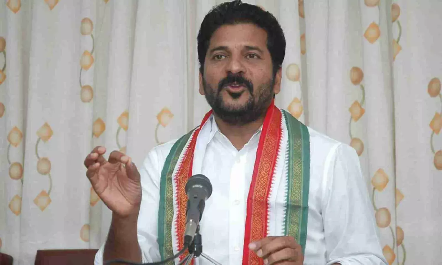 Farmhouse issue BJP-TRS plot to divert attention from BJY: Revanth Reddy