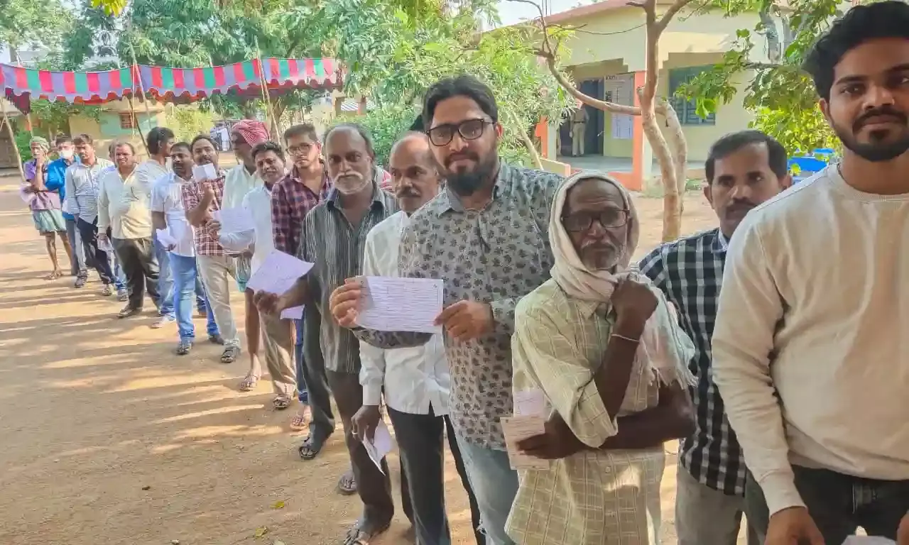 Live Updates: Munugode by-election:  Polling peaceful; 11.20% turnout recorded in first two-and-half hours