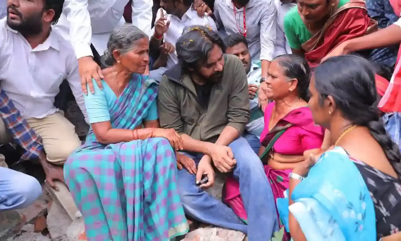 Ippatam house demolitions: Police stop Pawan Kalyans car; actor walks to meet villagers