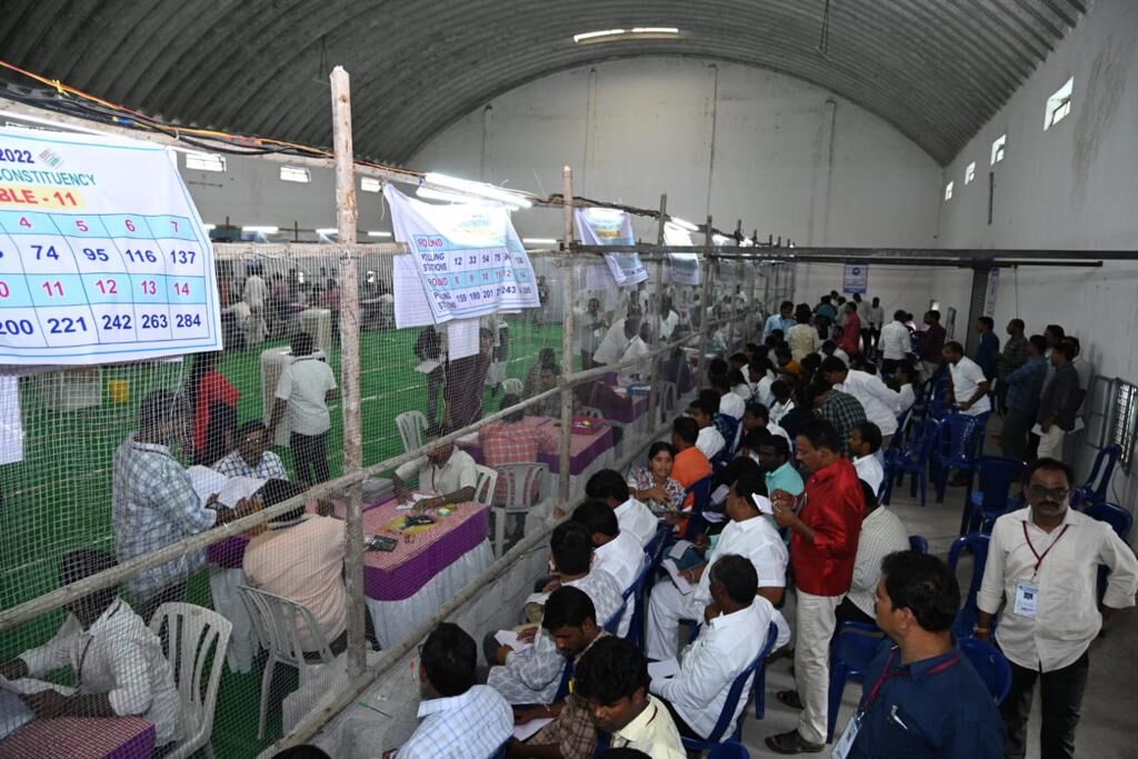 Live Updates Munugode Bypolls: TRS Leading After Round 15 Of Counting