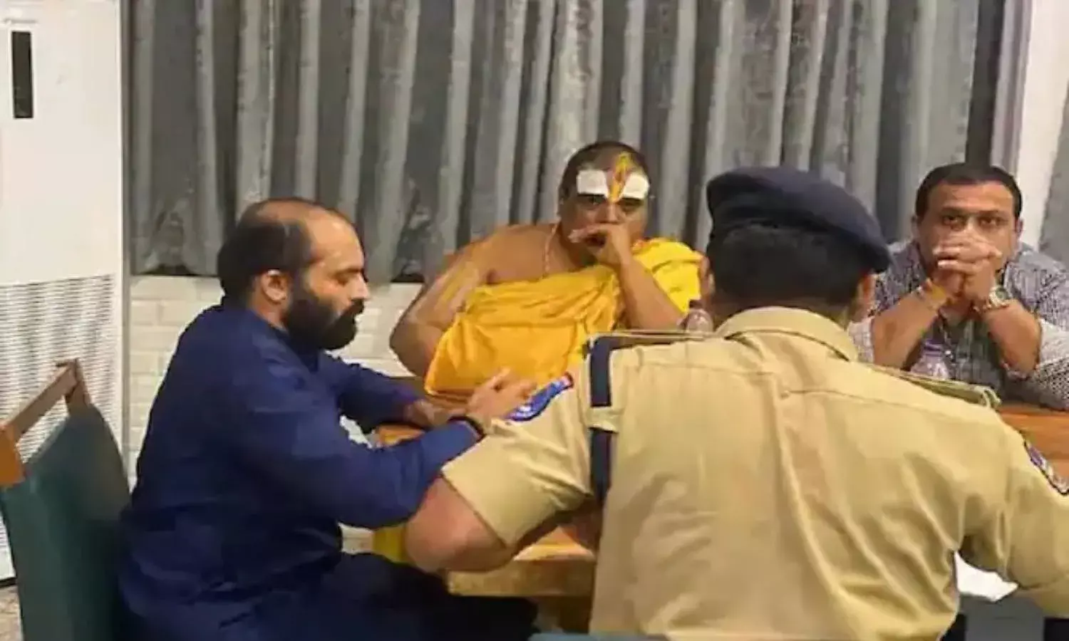 Declare police action illegal, order CBI/SIT probe:  BJP petitions TS HC on MLA poaching case