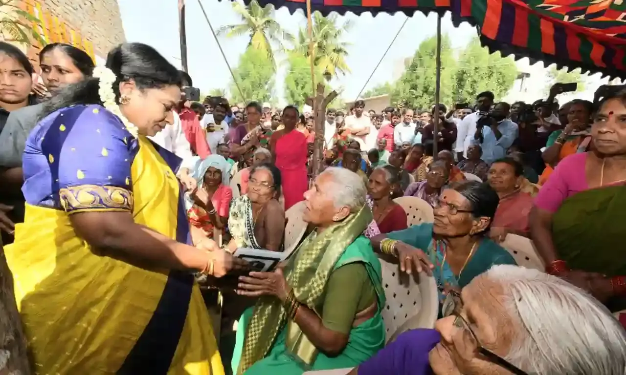 TS Guv visits Bhairanpally village, pays tributes to martyrs of Liberation Movement