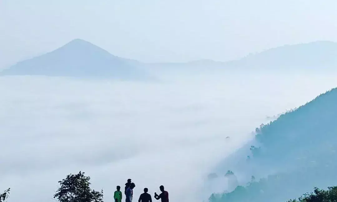 Meethi Meethi Sardi Hai: Cold wave grips Andhra parts; tourists flock Madagada to enjoy foggy mornings
