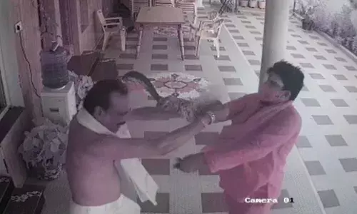 TDP leader Sheshagiri Rao attacked by alms seeker in Kakinada