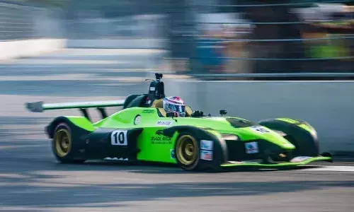 Traffic jams, accidents do not deter Hyderabadis; scores turn up for day 2 of Formula E trials