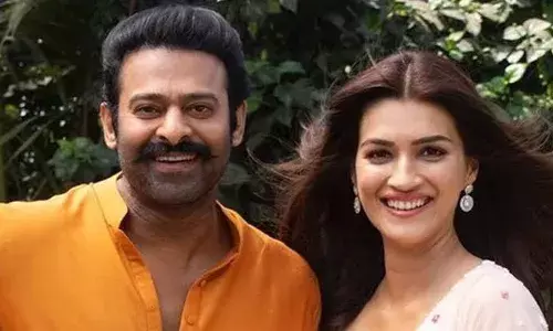 Varun Dhawan adds fuel to Kriti Sanon-Prabhas dating rumours