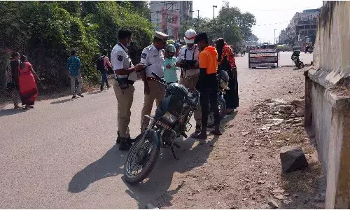Hyderabad: Traffic police book 4620 cases for wrong-side driving, triple riding
