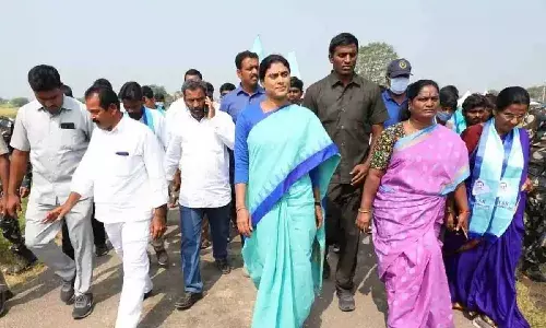 High Court nod to YS Sharmilas padayatra in Warangal