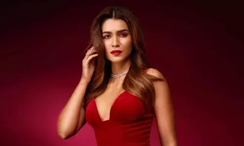 Kriti Sanon clears air on rumours of being in a relationship with Prabhas