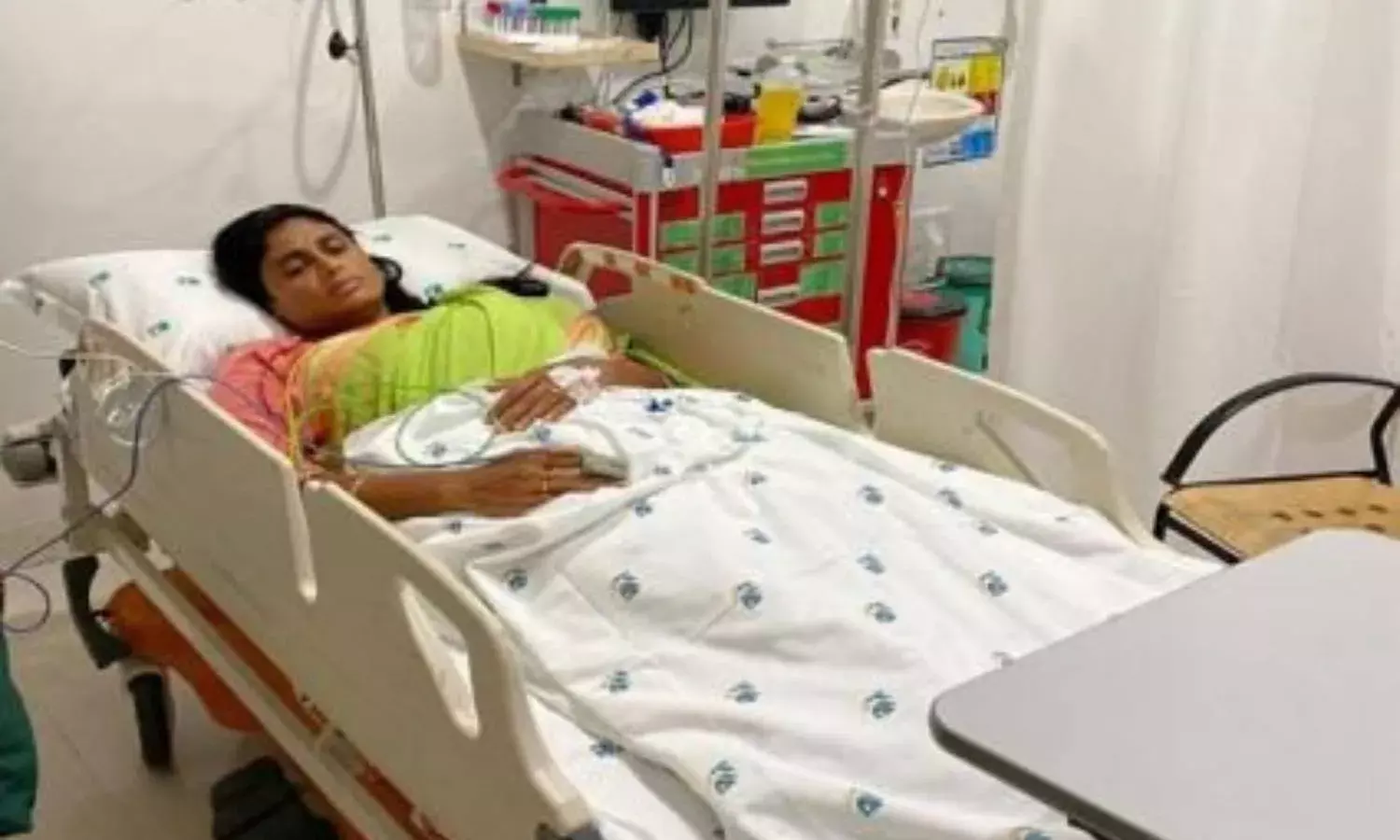 TS police arrest YS Sharmila, shift her to hospital at midnight