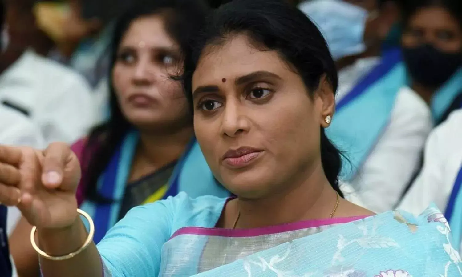 YS Sharmila moves TS HC; says police not allowing her to venture out