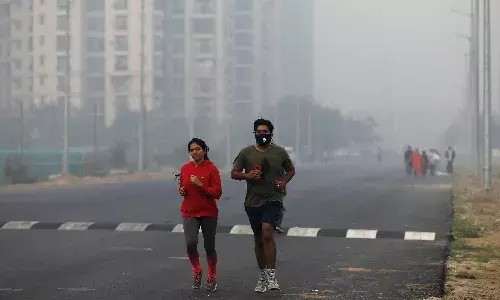 Skipping to Duck Walk: Why doctors are advising people to work out indoors during smog