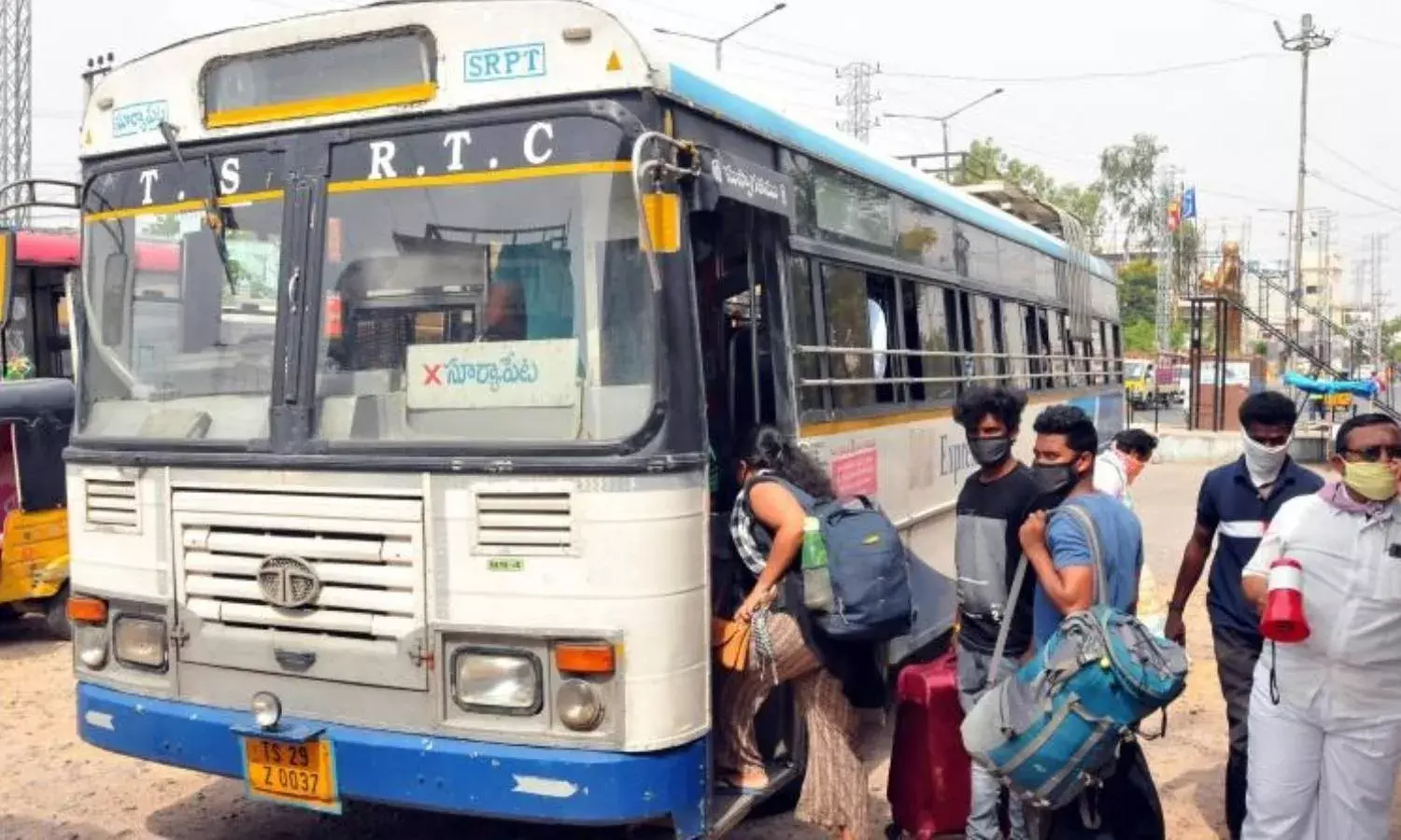 TSRTC asked to pay Hyd lawyer Rs. 7K for cancelling bus service without any notice