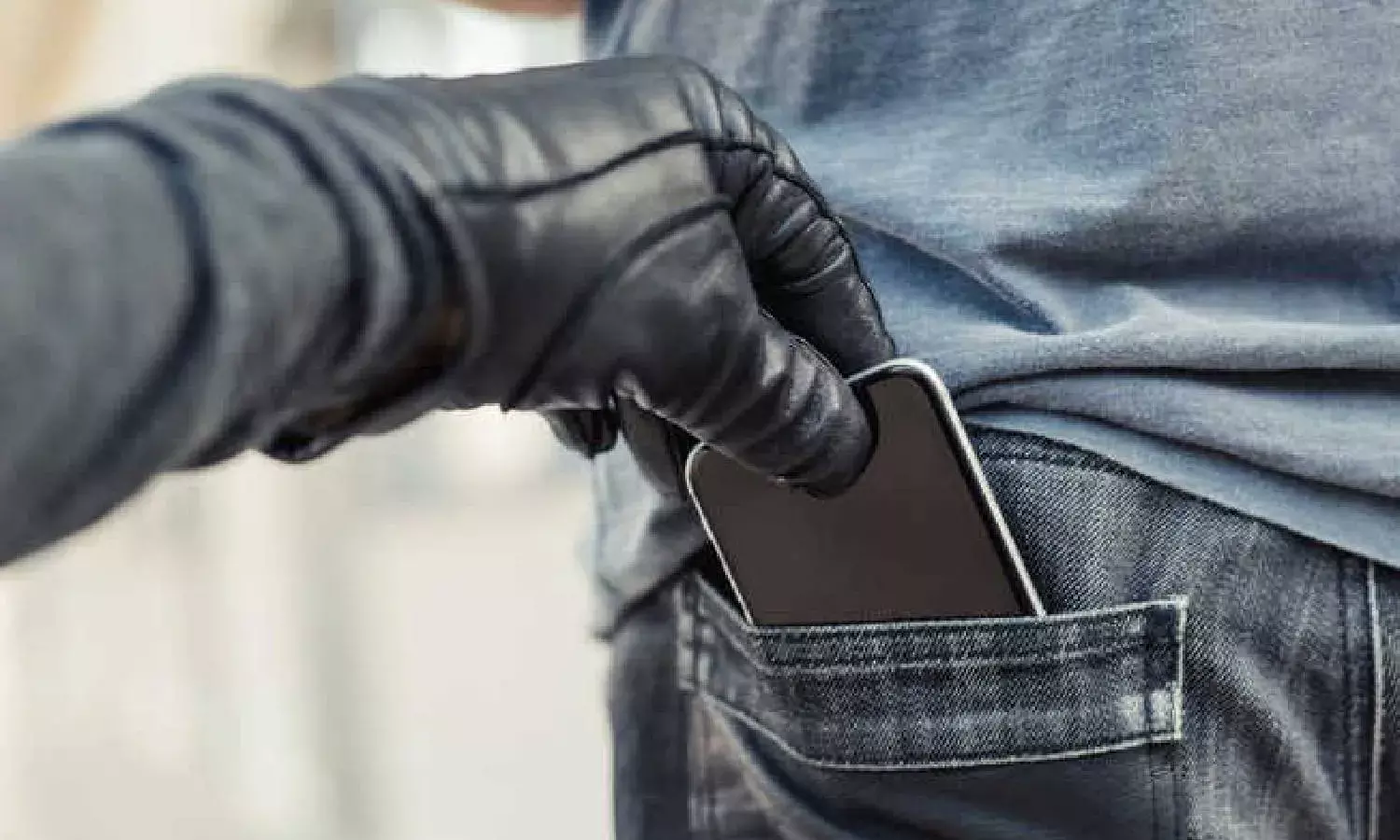 Hyd cop running cell phone stealing racket with minors dismissed