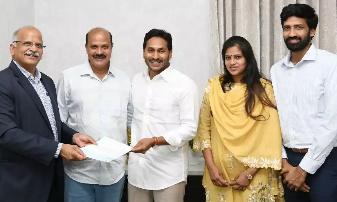 Laurus Labs donates Rs 4 cr to Jagans Nadu Nedu scheme