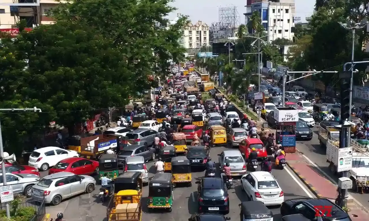 No traffic to be allowed on 7 tombs Tolichowki road for 20 days: Check out these diversions