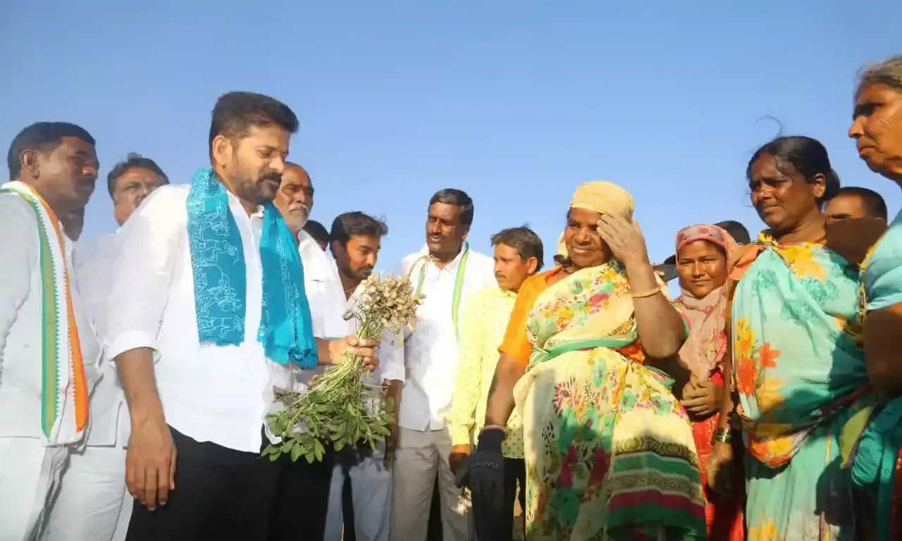 Revanth Reddy kicks off Hath se Hath Jodo Yatra in Kodangal
