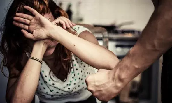 Man kills wife with iron rod on Hyderabad road as passersby watch