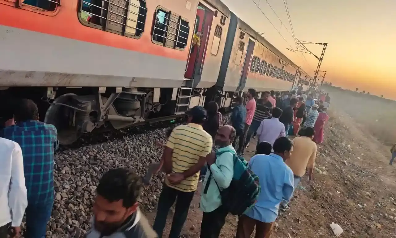 Secunderabad: Six coaches of Godavari Express derail; no casualties reported